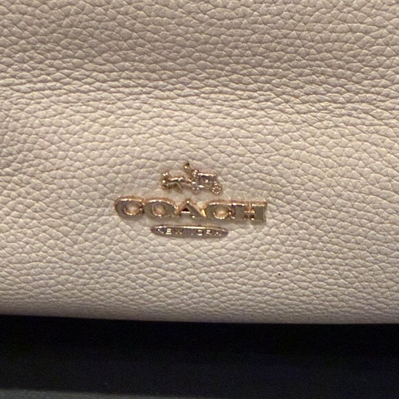 Pristine COACH White Ivory Pebbled Leather Turnlock Edie Handbag - Picture 2 of 16